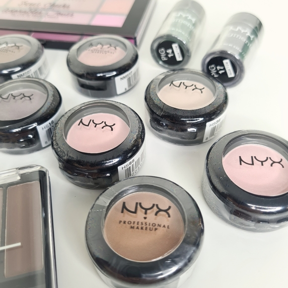 NYX + ChiChi Eyeshadow Blush Highlight Makeup Palettes - EXCELLENT CONDITION - Picture 4 of 8